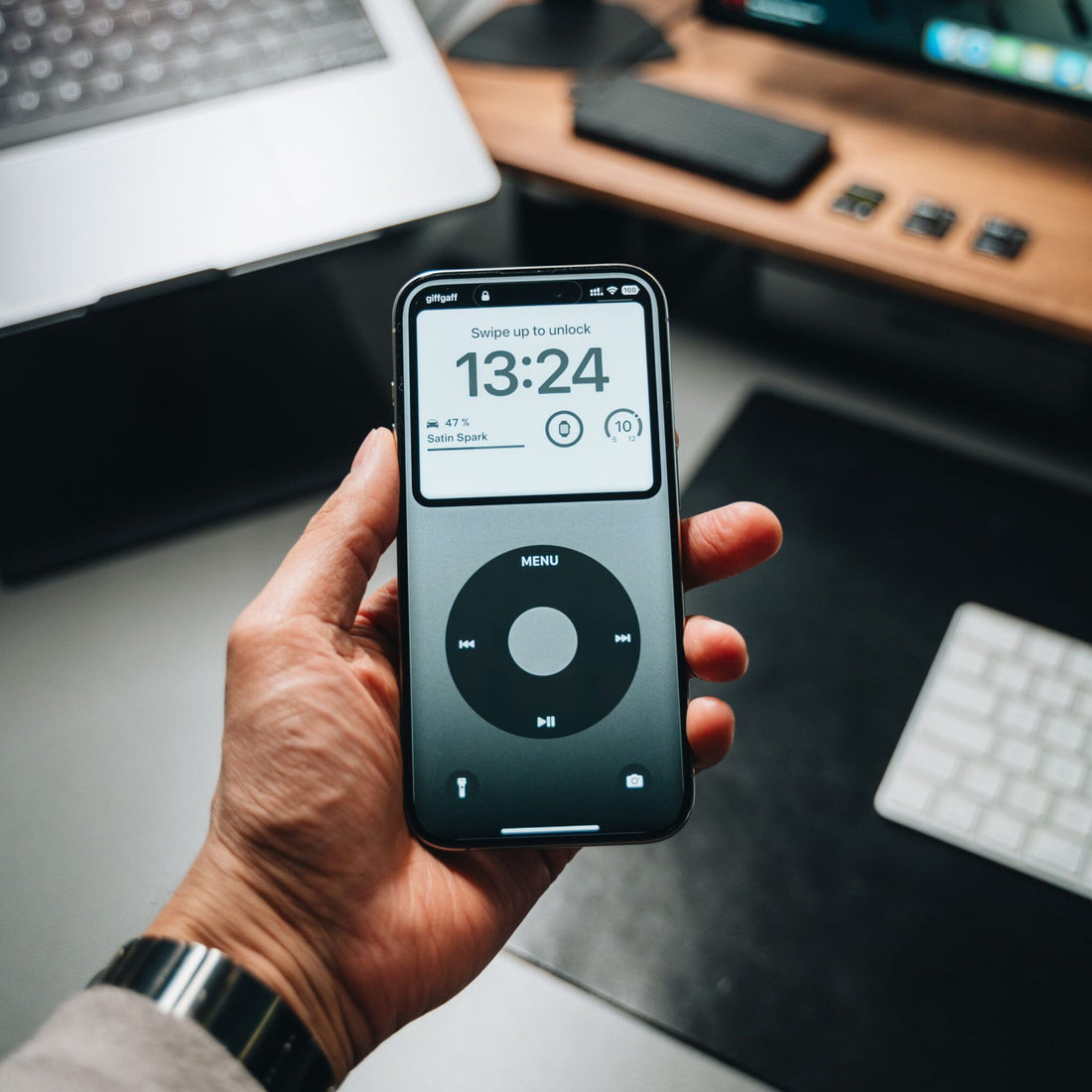 12 iPod-Style Wallpapers for Your iPhone