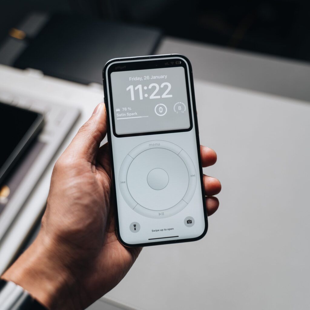 Retro Apple Wallpapers for Your iPhone